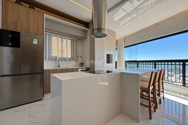 Apartamento &agrave; venda - 140m&sup2; - Meia Praia