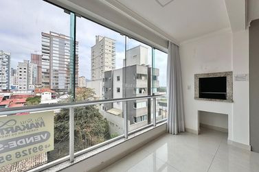 Apartamento &agrave; venda - 110m&sup2; - Meia Praia