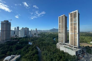 Apartamento &agrave; venda - 85m&sup2; - Meia Praia