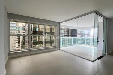 Apartamento &agrave; venda - 190m&sup2; - Meia Praia