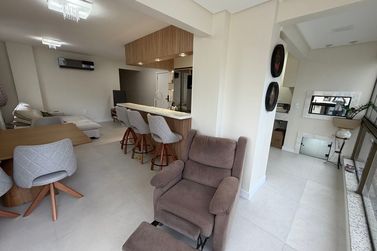 Apartamento &agrave; venda - 109m&sup2; - Meia Praia