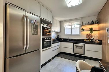 Apartamento &agrave; venda - 140m&sup2; - Meia Praia