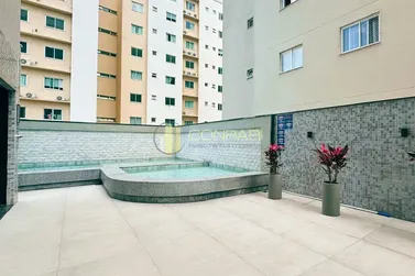 Apartamento &agrave; venda - 114m&sup2; - Meia Praia