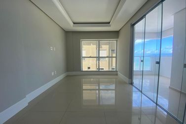 Apartamento &agrave; venda - 129m&sup2; - Meia Praia