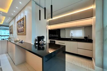 Apartamento &agrave; venda - 165m&sup2; - Meia Praia