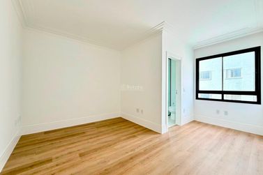 Apartamento &agrave; venda - 180m&sup2; - Meia Praia