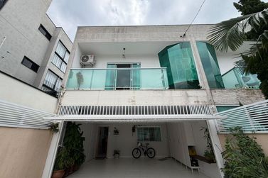 Casa &agrave; venda - 200m&sup2; - Praia dos Amores