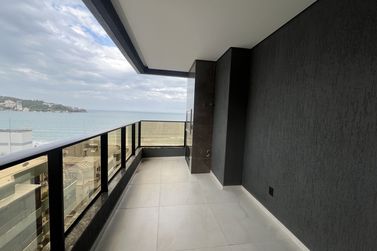 Apartamento &agrave; venda - 130m&sup2; - Meia Praia
