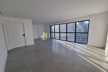 Apartamento &agrave; venda - 207m&sup2; - Meia Praia