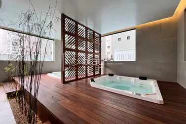 Apartamento &agrave; venda - 132m&sup2; - Meia Praia