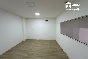 Sala Comercial para alugar - 150m&sup2; - Meia Praia