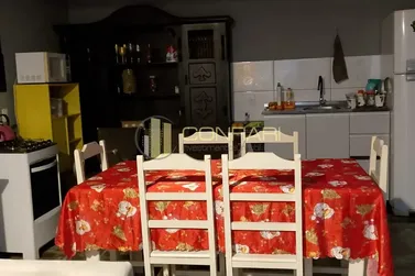 Ch&aacute;cara &agrave; venda - 130m&sup2; - Moura