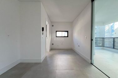 Apartamento &agrave; venda - 132m&sup2; - Meia Praia