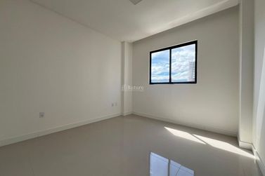 Apartamento &agrave; venda - 106m&sup2; - Meia Praia
