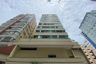 Apartamento &agrave; venda - 132m&sup2; - Meia Praia