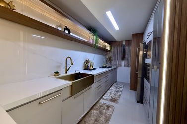 Apartamento &agrave; venda - 171m&sup2; - Meia Praia