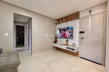 Apartamento &agrave; venda - 85m&sup2; - Meia Praia