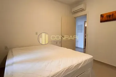 Apartamento &agrave; venda - 130m&sup2; - Meia Praia