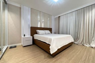 Apartamento &agrave; venda - 196m&sup2; - Meia Praia