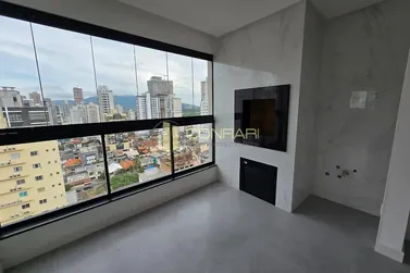 Apartamento &agrave; venda - 105m&sup2; - Meia Praia
