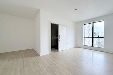 Apartamento &agrave; venda - 206m&sup2; - Meia Praia