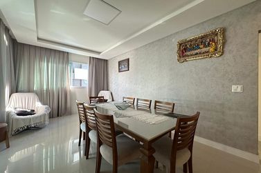 Apartamento &agrave; venda - 163m&sup2; - Meia Praia