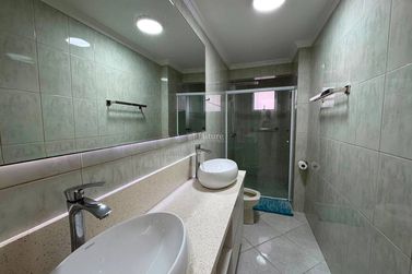 Apartamento &agrave; venda - 213m&sup2; - Meia Praia