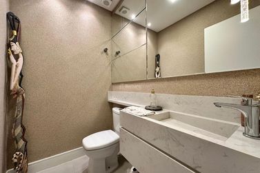 Apartamento &agrave; venda - 165m&sup2; - Meia Praia