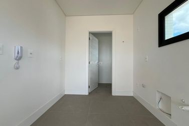 Apartamento &agrave; venda - 137m&sup2; - Meia Praia