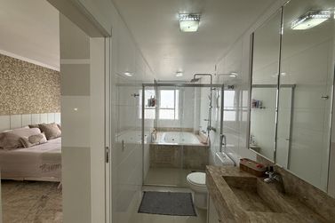 Apartamento &agrave; venda - 150m&sup2; - Meia Praia