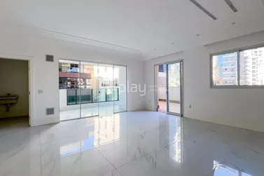 Apartamento &agrave; venda - 233m&sup2; - Meia Praia