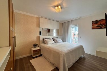 Apartamento para alugar - 170m&sup2; - Meia Praia