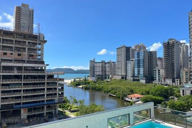 Apartamento &agrave; venda - 132m&sup2; - Meia Praia