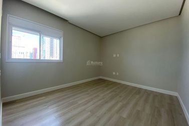 Apartamento &agrave; venda - 129m&sup2; - Meia Praia