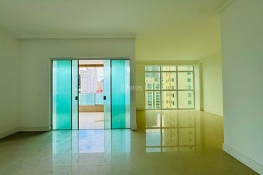 Apartamento &agrave; venda - 166m&sup2; - Meia Praia