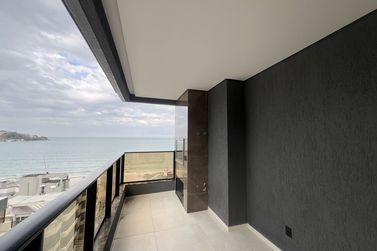 Apartamento &agrave; venda - 130m&sup2; - Meia Praia