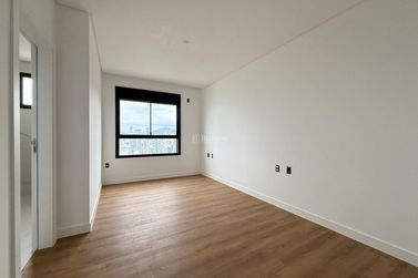 Apartamento &agrave; venda - 190m&sup2; - Meia Praia