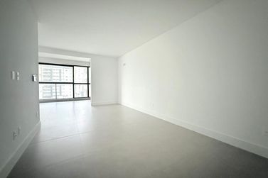 Apartamento &agrave; venda - 177m&sup2; - Meia Praia