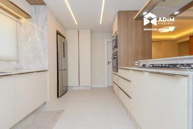 Apartamento para alugar - 216m&sup2; - Centro