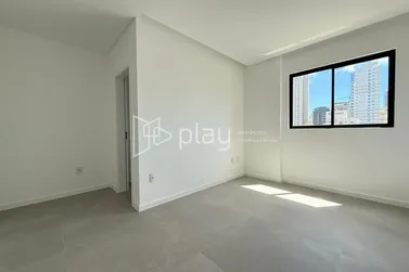 Apartamento &agrave; venda - 131m&sup2; - Meia Praia