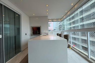 Apartamento &agrave; venda - 142m&sup2; - Meia Praia