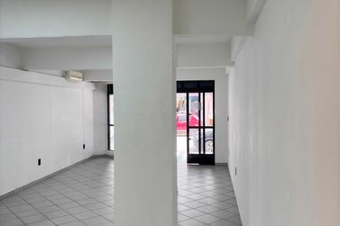 Sala Comercial para alugar - 61m&sup2; - Meia Praia