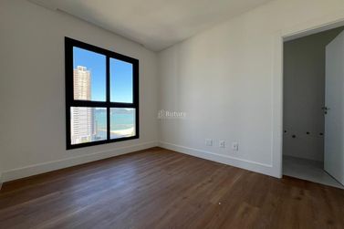 Apartamento &agrave; venda - 123m&sup2; - Meia Praia