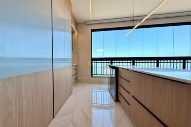 Apartamento &agrave; venda - 200m&sup2; - Meia Praia