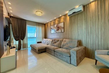 Apartamento &agrave; venda - 240m&sup2; - Meia Praia