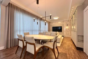 Apartamento &agrave; venda - 130m&sup2; - Meia Praia