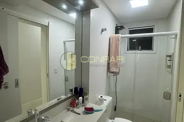 Apartamento &agrave; venda - 110m&sup2; - Meia Praia