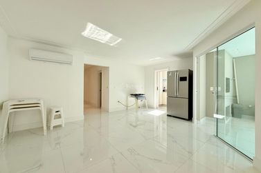 Apartamento &agrave; venda - 129m&sup2; - Meia Praia