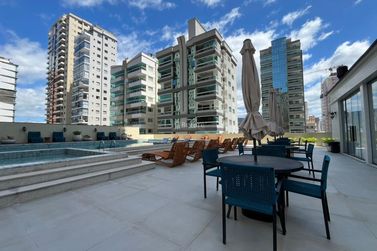 Apartamento &agrave; venda - 137m&sup2; - Meia Praia