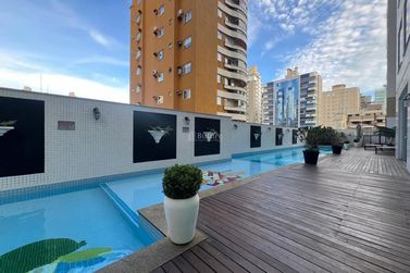 Apartamento &agrave; venda - 185m&sup2; - Meia Praia
